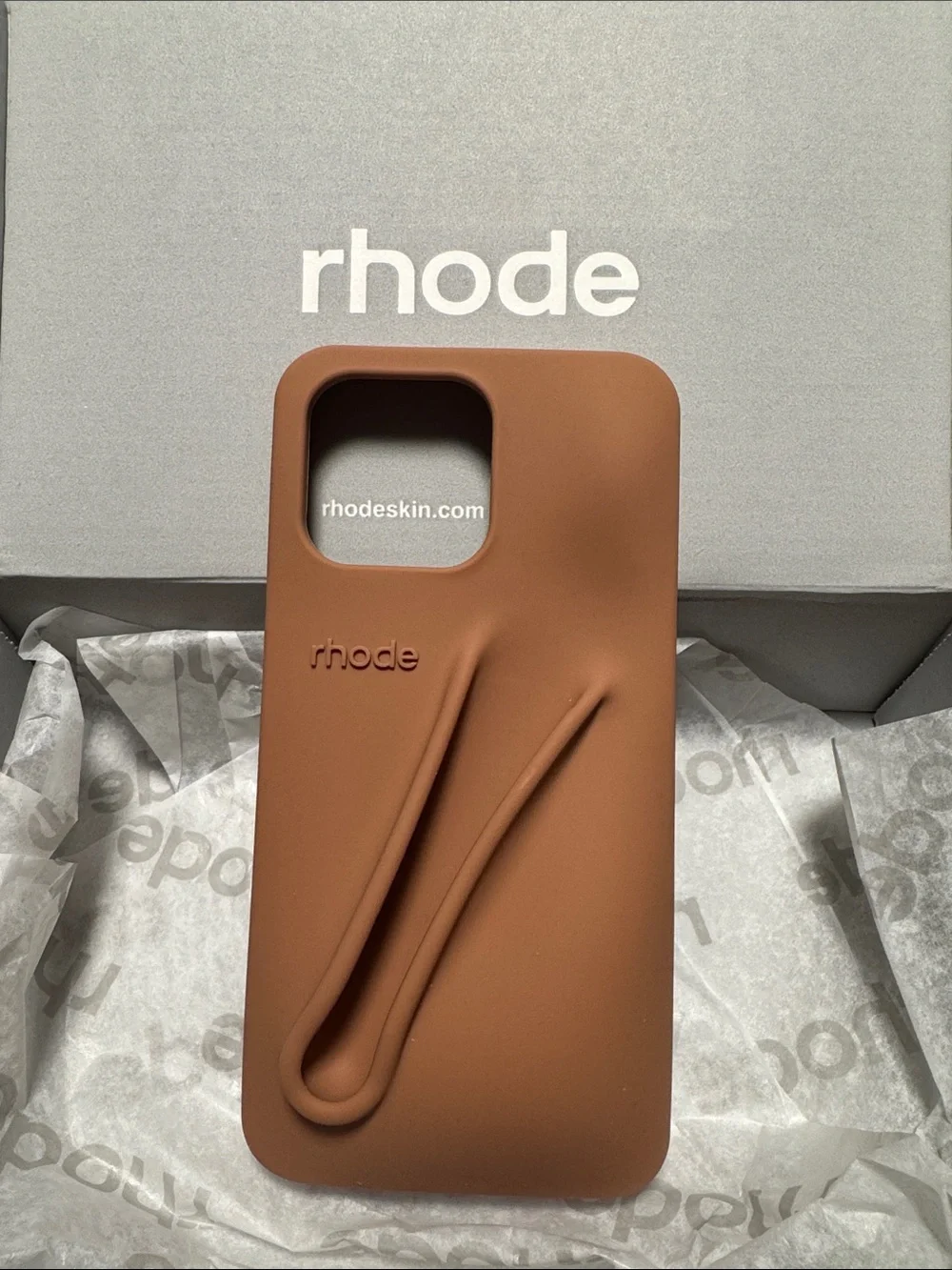 Rhode Lip Case iPhone 15 Pro Max - Colada Limited Edition